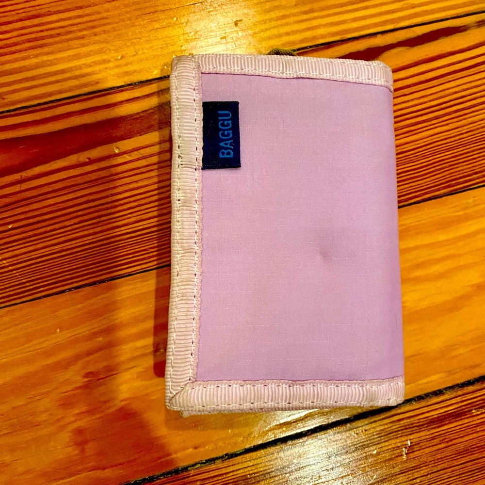 BAGGU Velcro wallet
